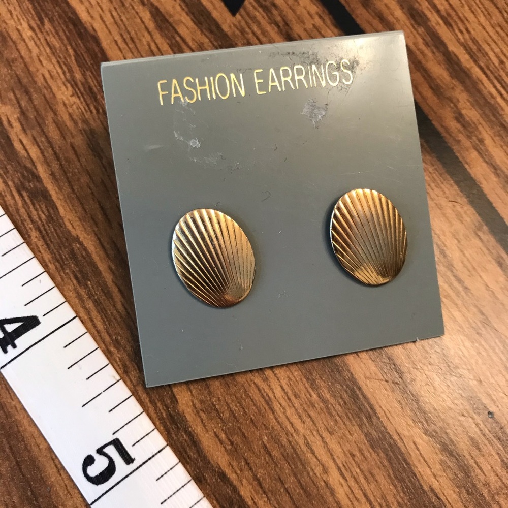 Vintage 80s/90s fashion earrings